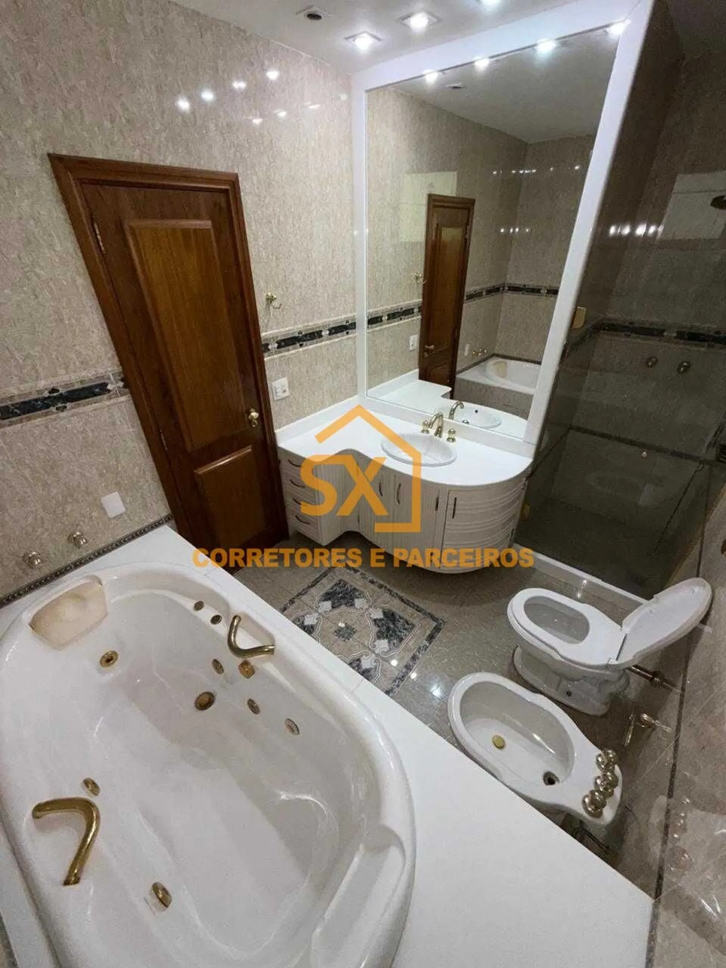 Apartment with 4 en-suite bedrooms and 210 m² gas kitchen — photo 22