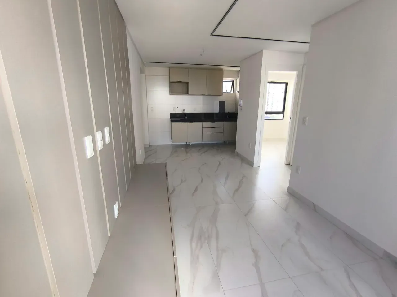 Apartamento para locação com 2 quartos e varanda