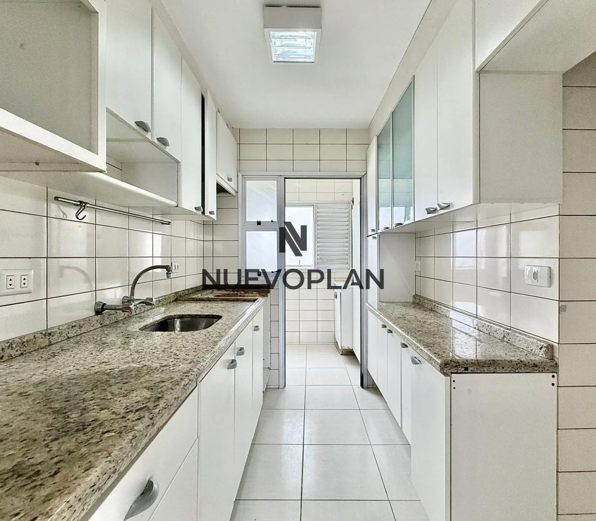 Floor-to-ceiling windows in a 3-bedroom apartment, 77 m² — photo 2