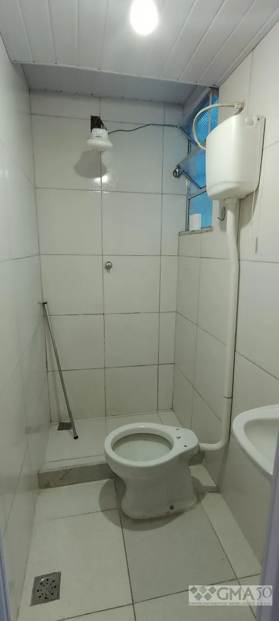 Unfurnished studio kitnet with 1 bathroom and laundry area — photo 4