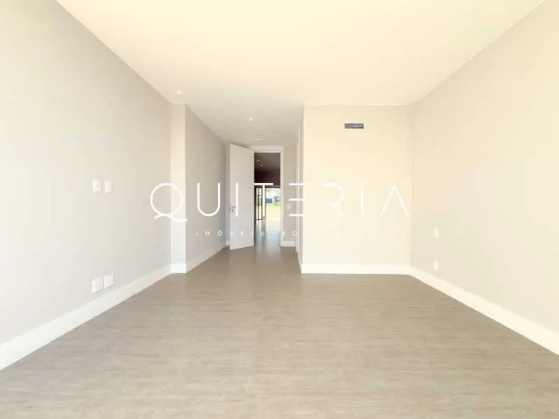 Penthouse apartment with 4 bedrooms and a balcony — photo 7