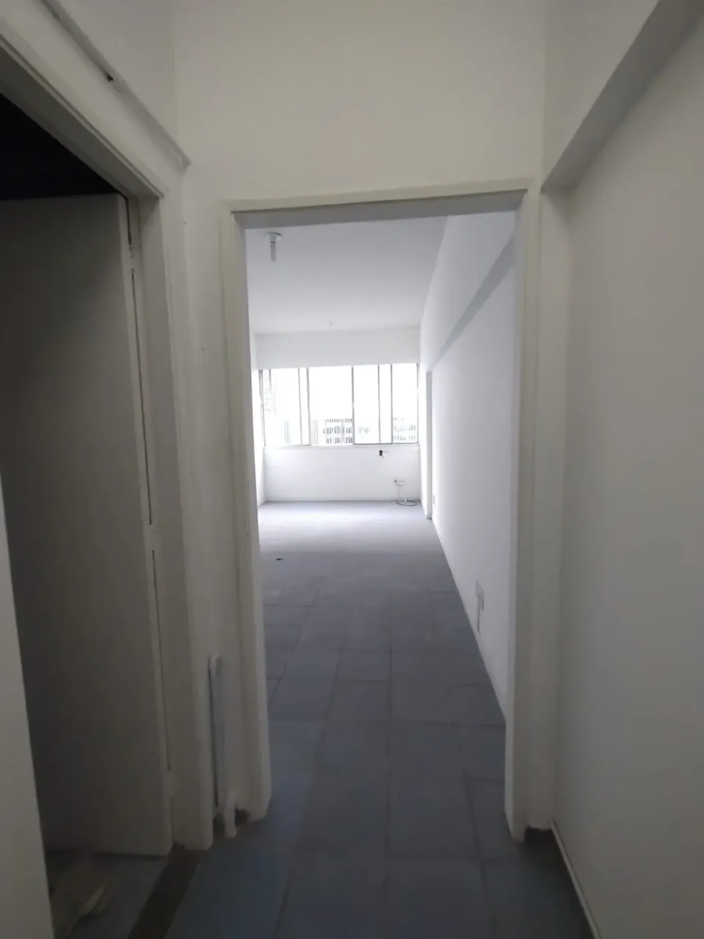 Studio on the 21st floor with a grill on the balcony — photo 38