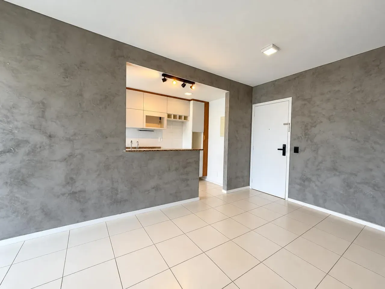 2-bedroom apartment with a mountain view — photo 2
