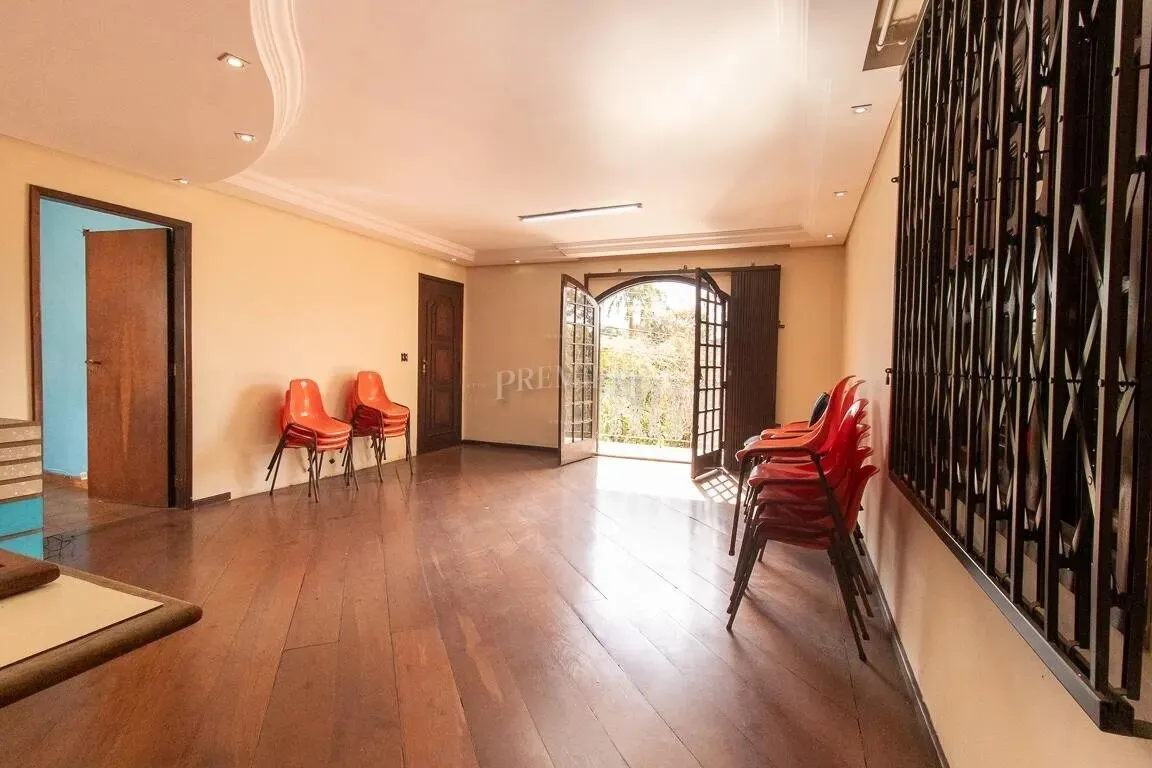 Furnished house with desk area and 6 bedrooms — photo 9