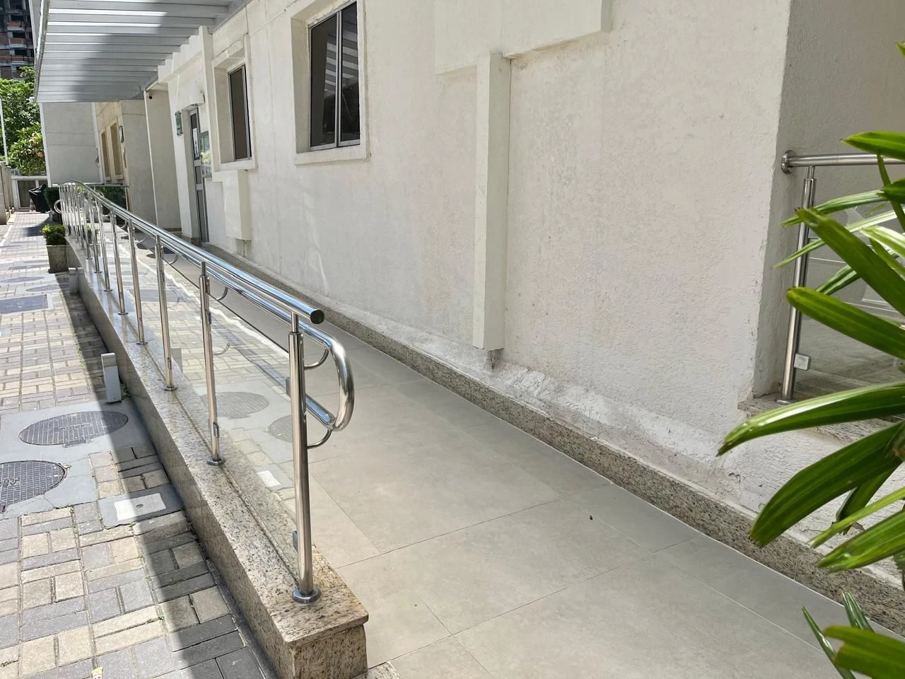 Furnished 2-bedroom apartment with a balcony — photo 38