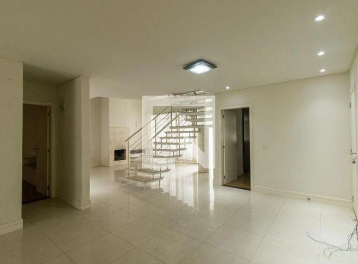 4-bedroom rental house with 316 m² and 3 parking spots — photo 8