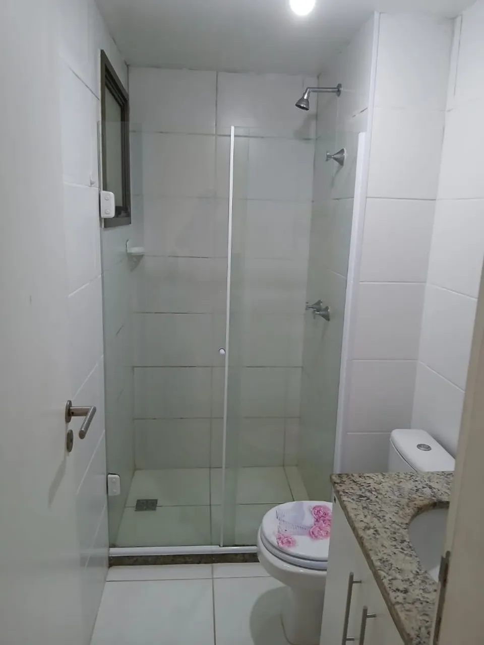 One-bedroom apartment in a building with a gym — photo 8