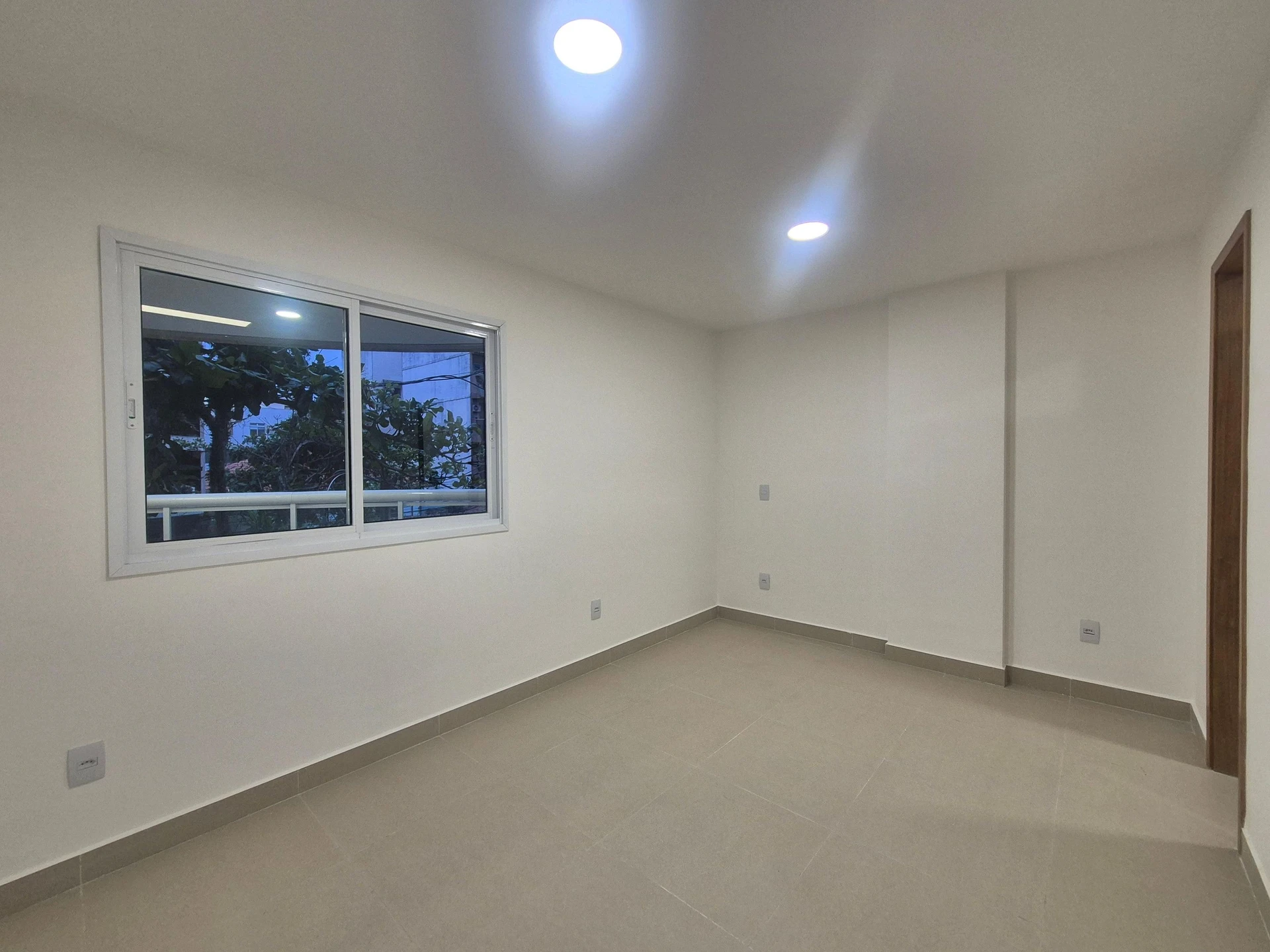 3-bedroom apartment with a grill on the balcony — photo 23