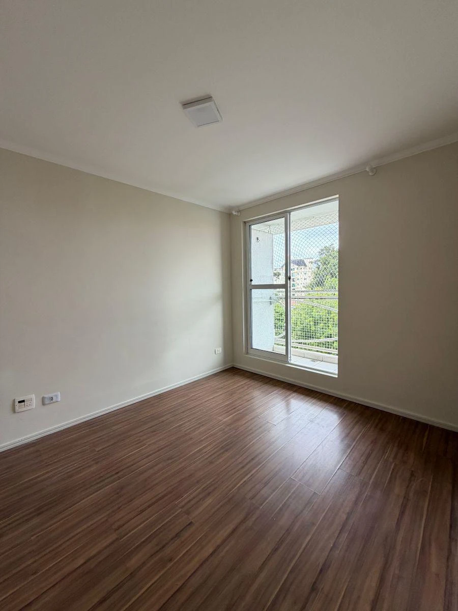 Departamento con piso de madera o laminado en Curitiba — photo 13