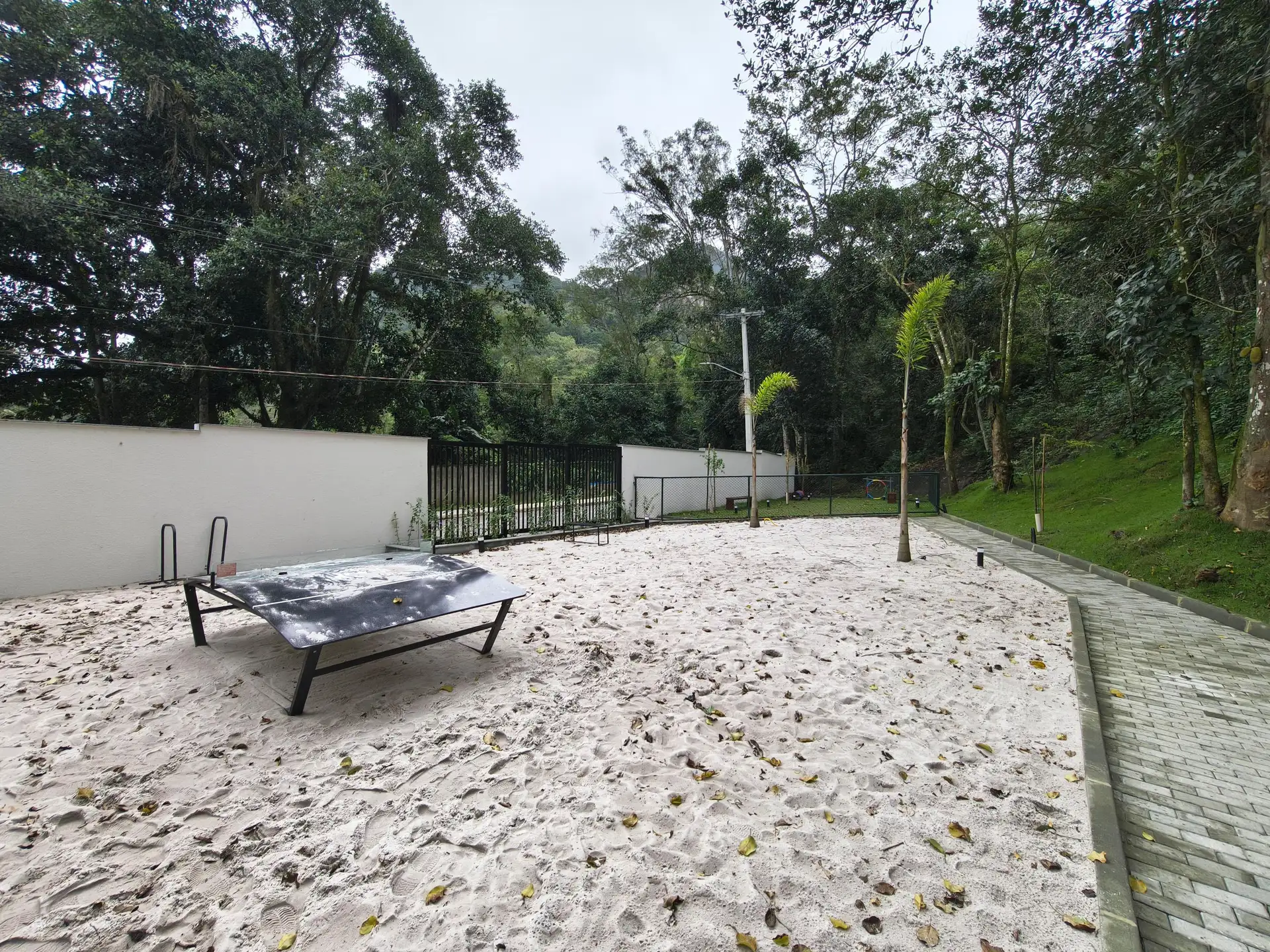 Apartamento mobiliado com 2 quartos, 1 banheiro e varanda — photo 2