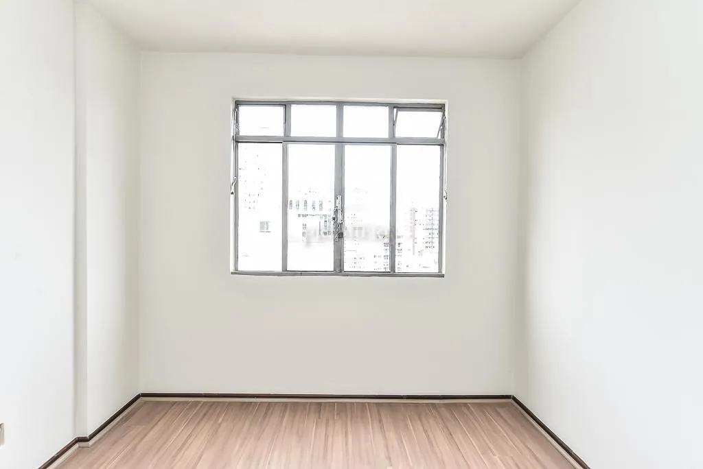 Apartment on the 21st floor with wood or laminate floors — photo 7