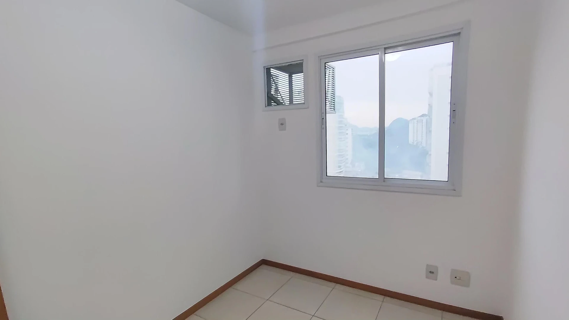3-bedroom apartment with a mountain view — photo 36