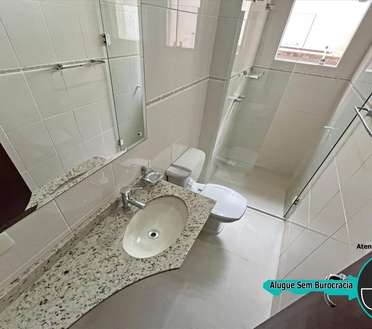 3-bedroom house with a suite and 2 parking spots — photo 17