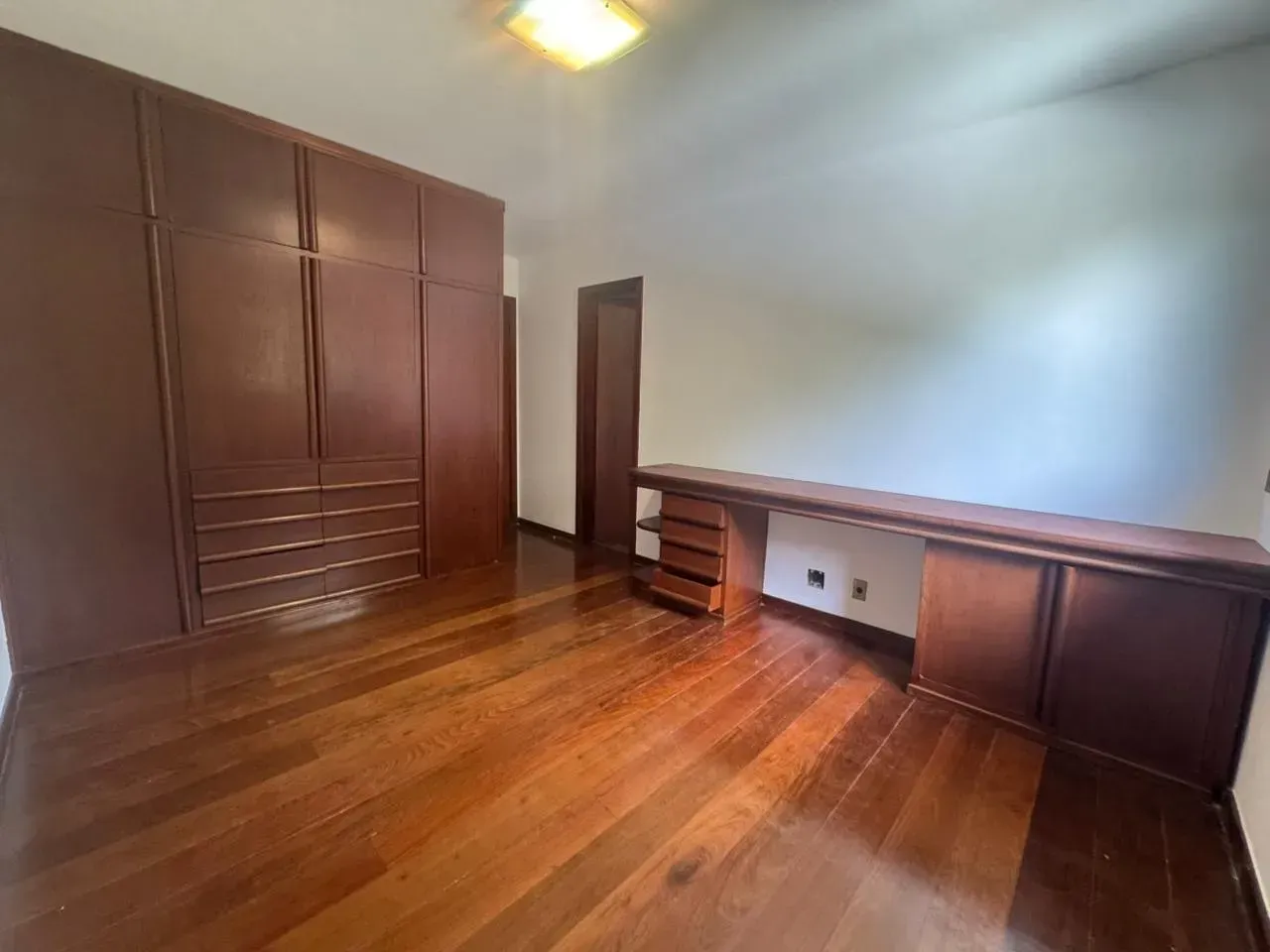 House with 5 suites and an integrated kitchen — photo 35