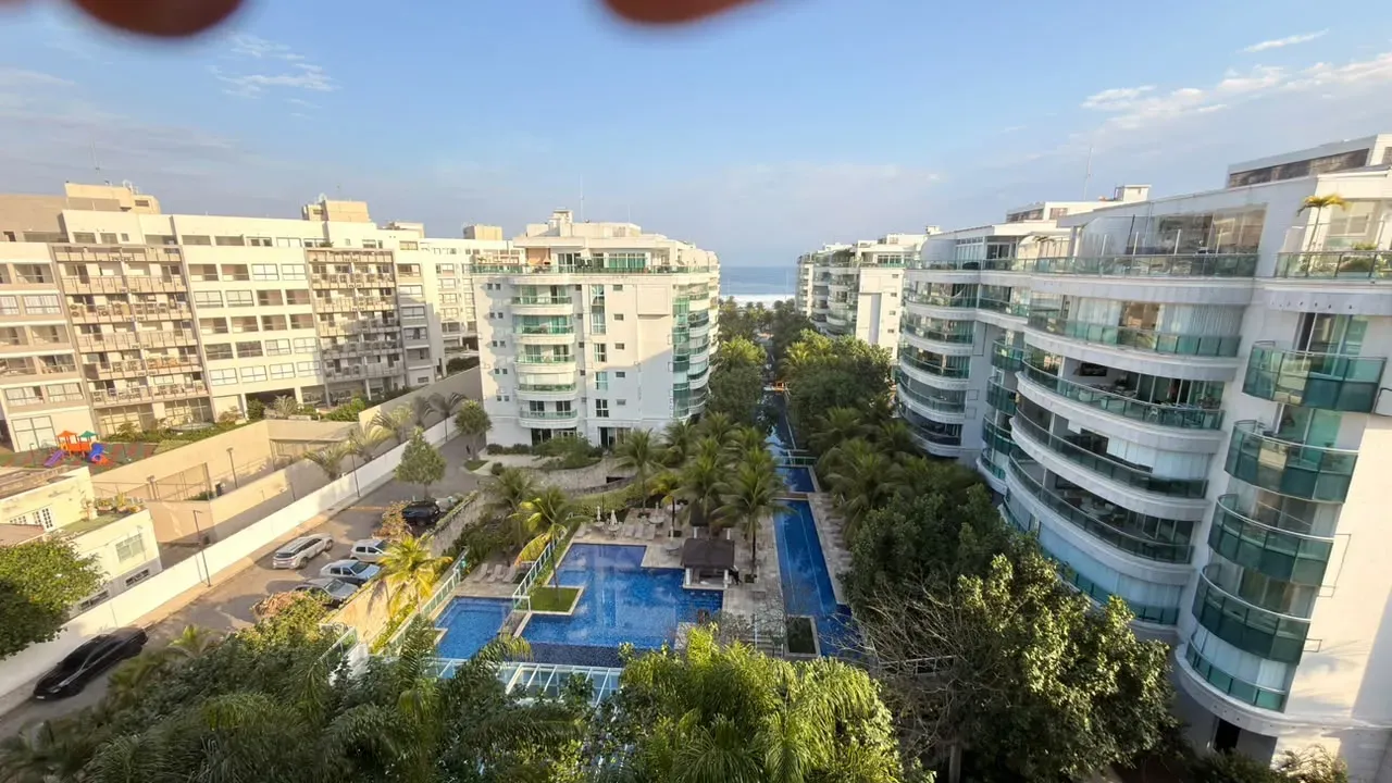 575 m² apartment with 5 en-suite bedrooms and glass balcony — photo 45