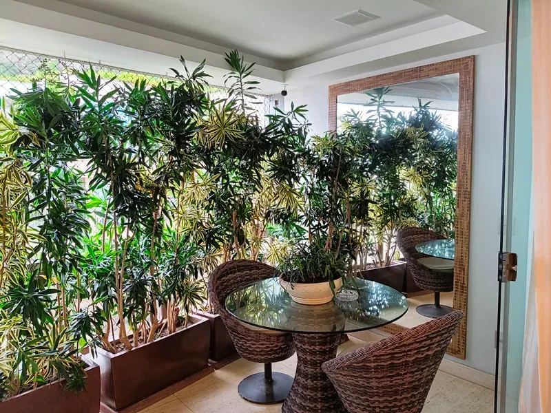Apartment with 4 bedrooms and a enclosed glass balcony — photo 9