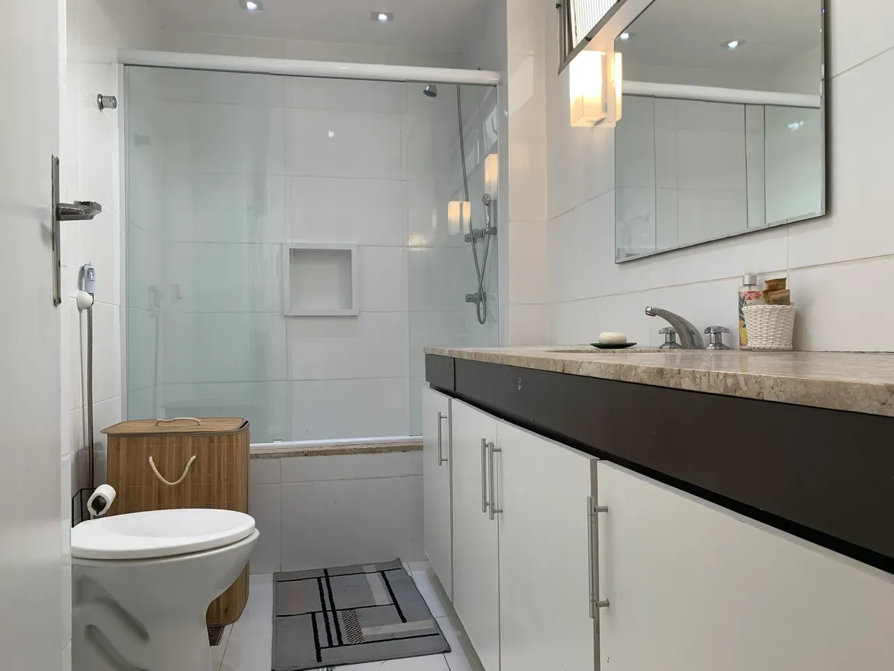 Furnished apartment with open-plan kitchen and 4 bedrooms — photo 29