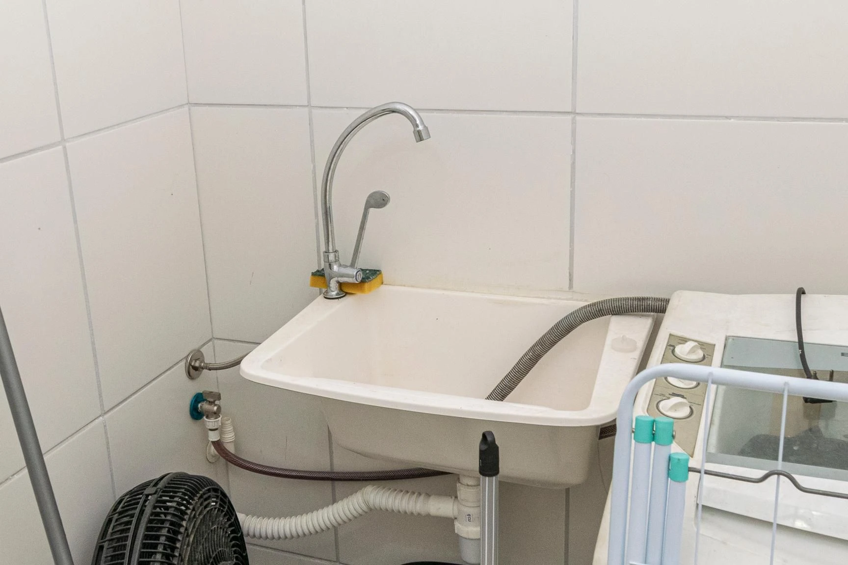 One-bedroom apartment with a washing machine — photo 24