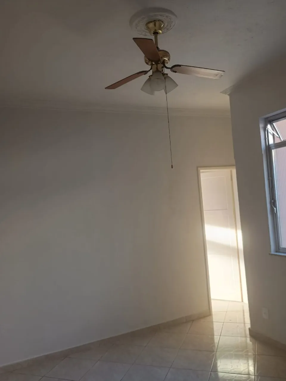 2-bedroom apartment with a glass-enclosed shower