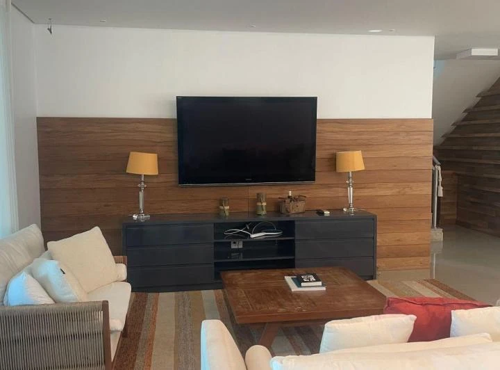 600 m² house with 5 en-suite bedrooms and 3 parking — photo 7