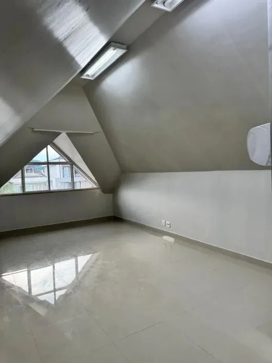 House, 350 m², with a grill on the balcony — photo 30