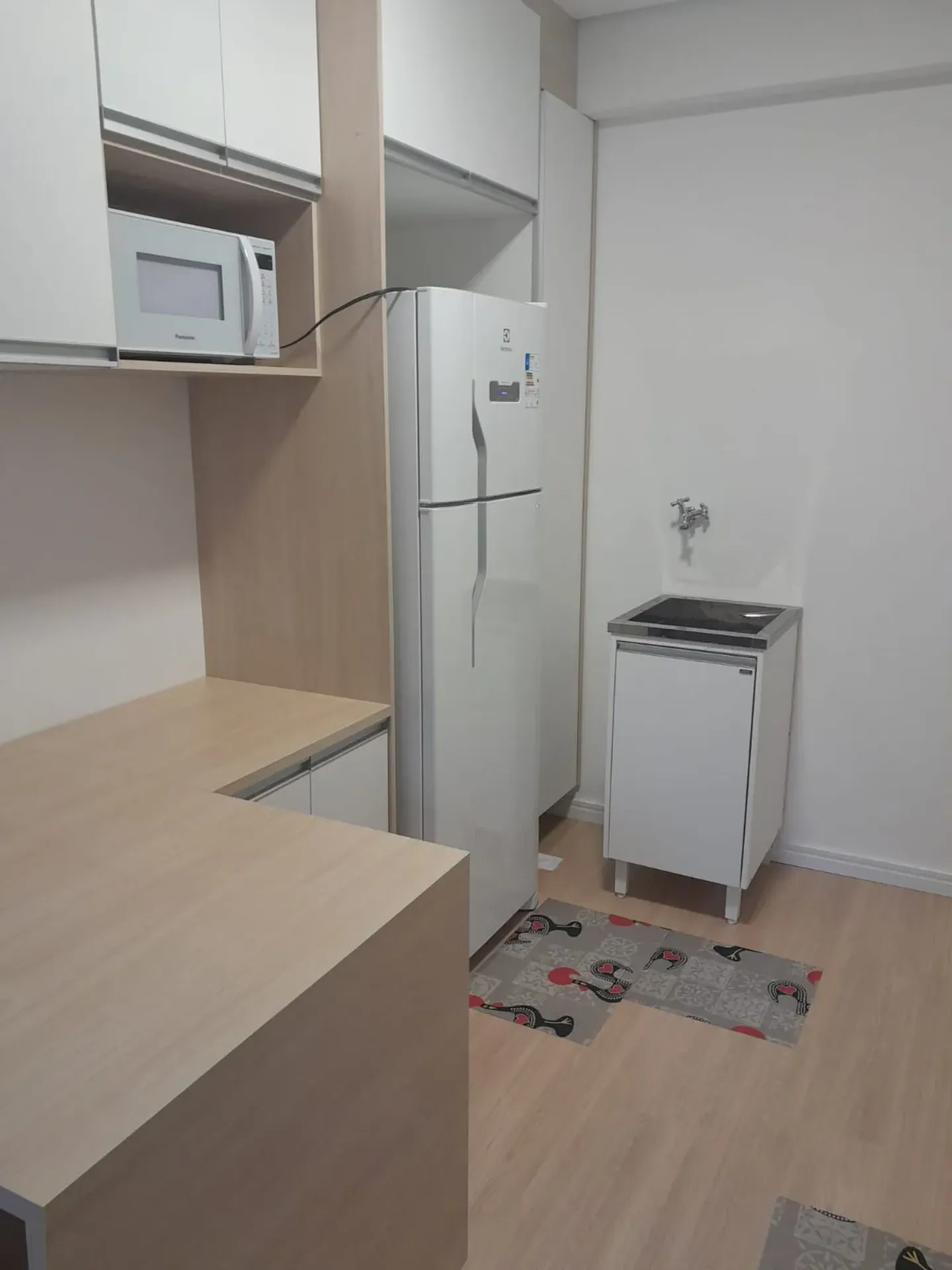 Furnished 1-bedroom apartment with open-plan kitchen — photo 22