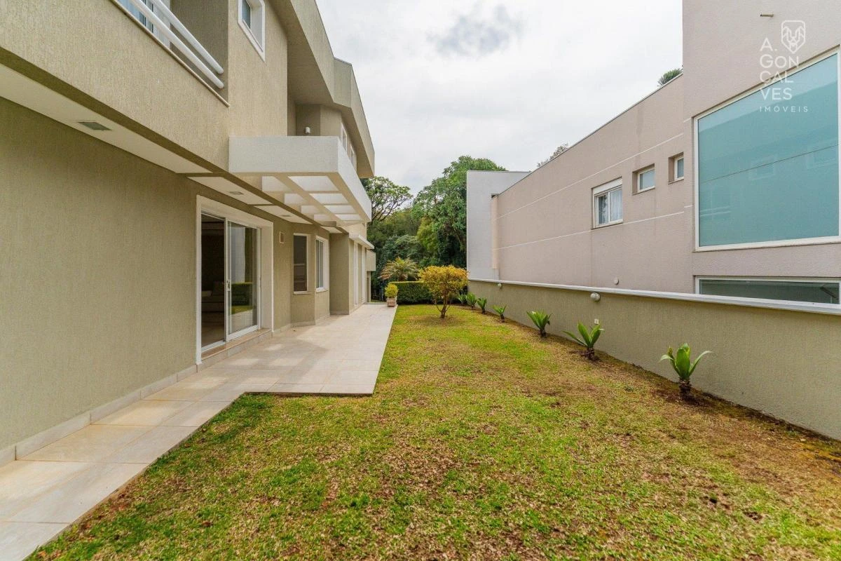 4-bedroom house with floor-to-ceiling windows in Curitiba — photo 33