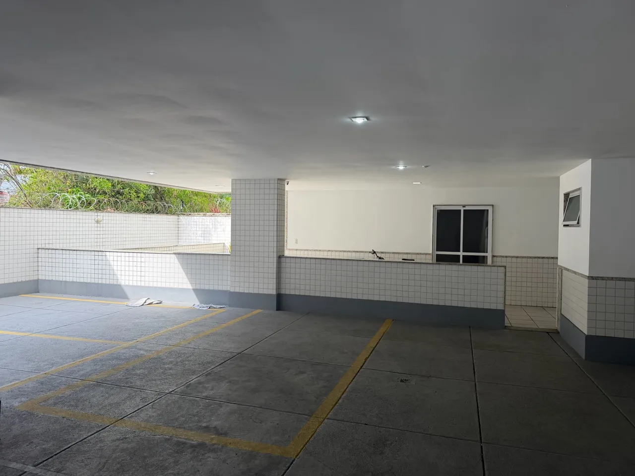 5-bedroom apartment in a building with a pool — photo 11
