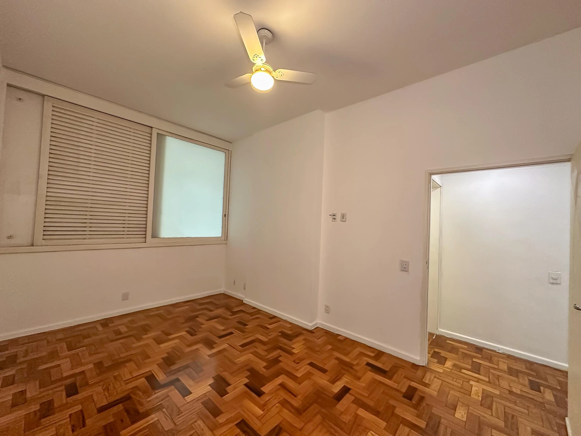 Apartment with 3 bedrooms, 1 en-suite and separate kitchen — photo 12