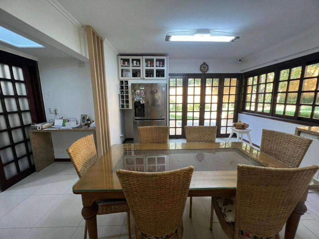 Casa com 4 dormitórios e 5 banheiros, com jardim — photo 2