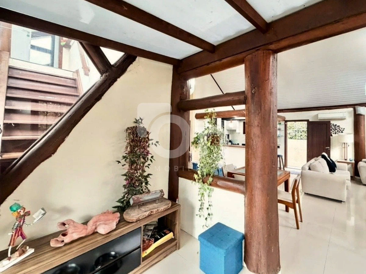 Furnished house, 224 m², with floor-to-ceiling windows — photo 24