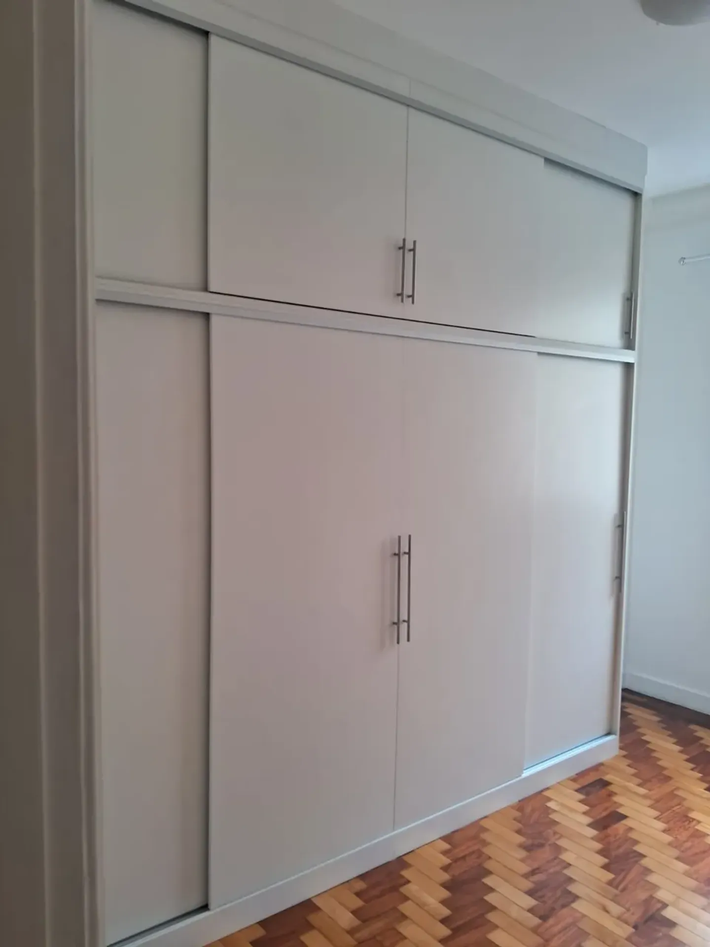 2-bedroom apartment with wood or laminate floors — photo 6