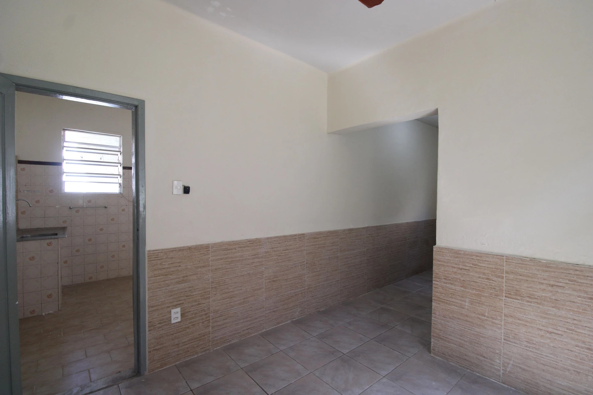 Unfurnished house with 3 bedrooms, 2 bathrooms and garden — photo 30