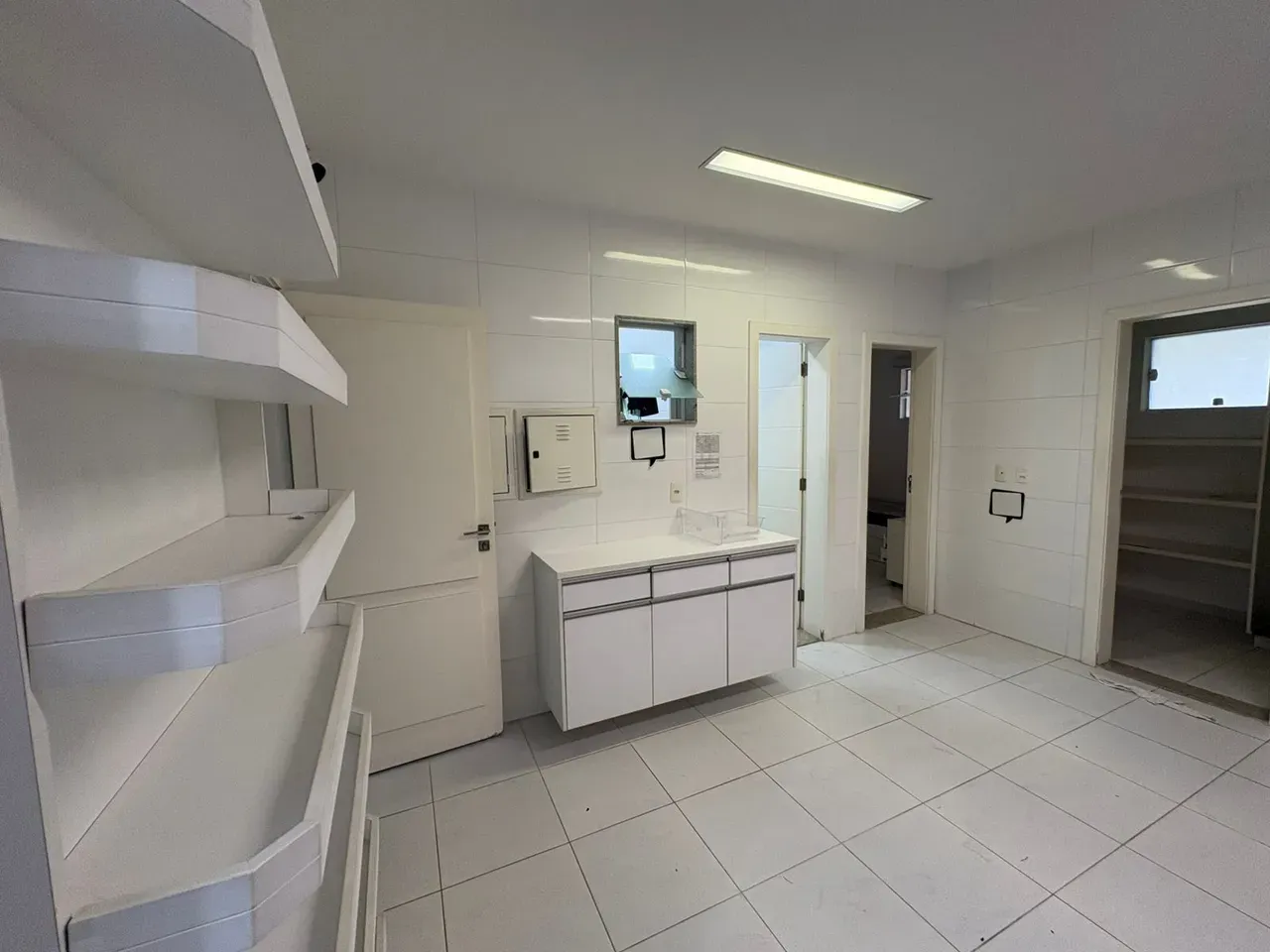 Furnished 6-suite house with 640 m² and 4 parking — photo 61
