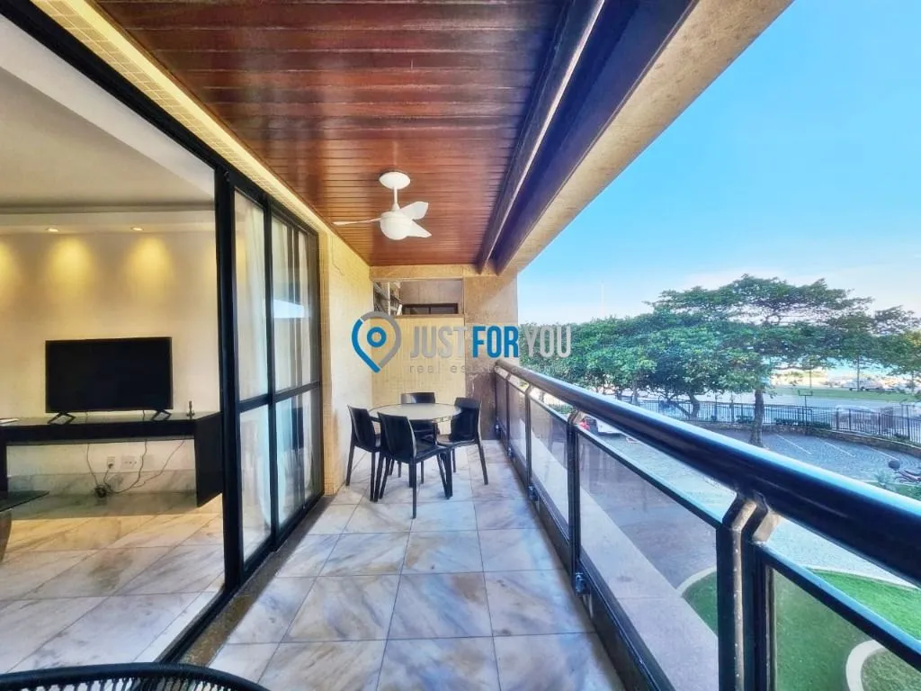Furnished apartment with 4 bedrooms and 144 m² — photo 43