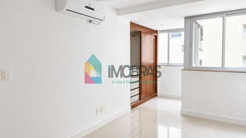 Apartment with 4 bedrooms and a balcony, 4 bathrooms — photo 13