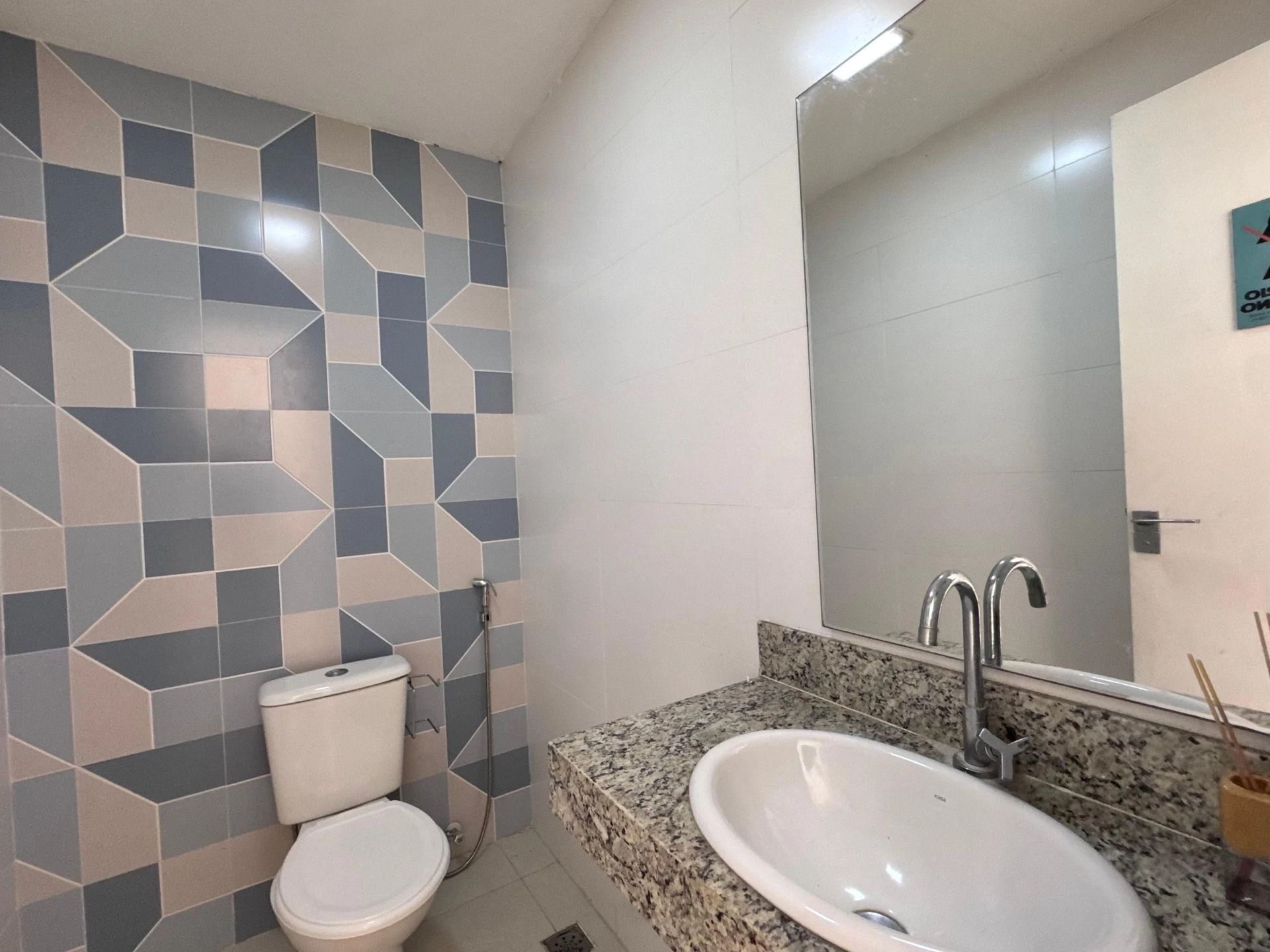 Furnished house with 4 en-suites and 6 bathrooms — photo 52