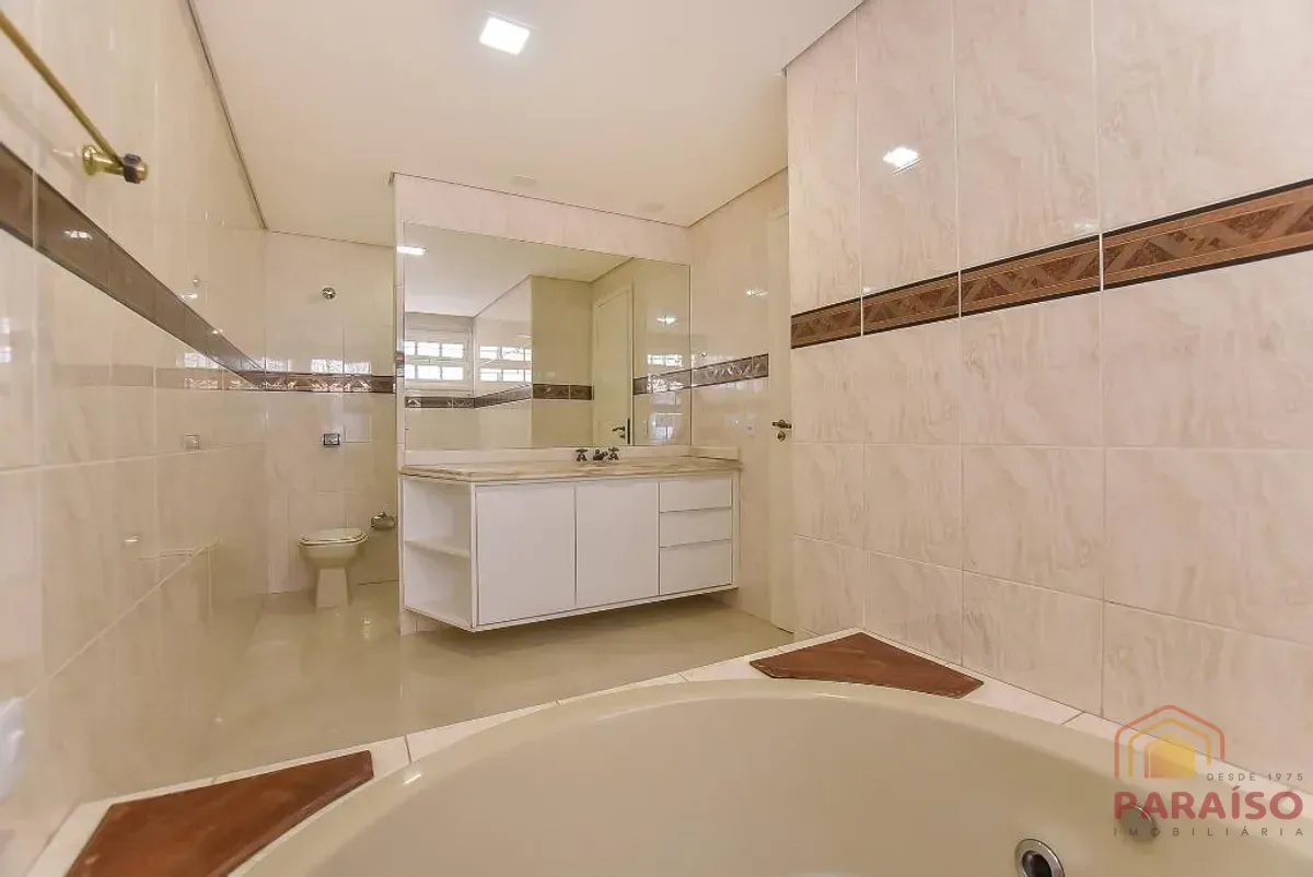 689 m² house with 5 bedrooms and 7 bathrooms — photo 23