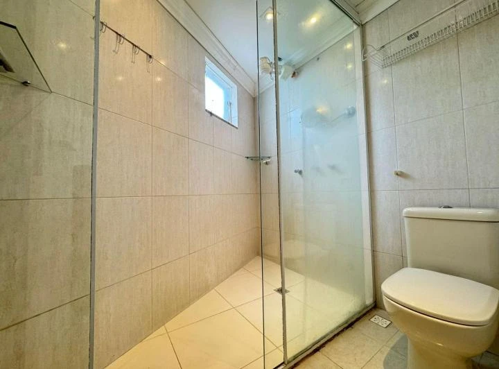 Будинок із 4 спальнями та 320 м², 5 ванних — photo 6