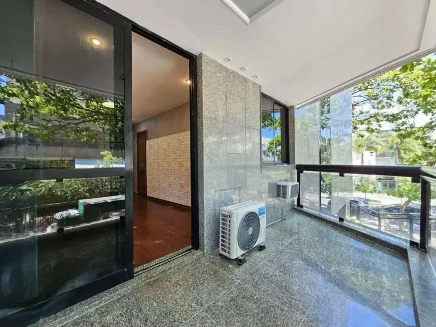 Washing machine in a 3-bedroom apartment, 209 m² — photo 10