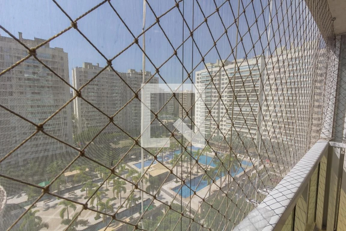 Balcony with a grill in a 2-bedroom apartment, 68 m² — photo 76