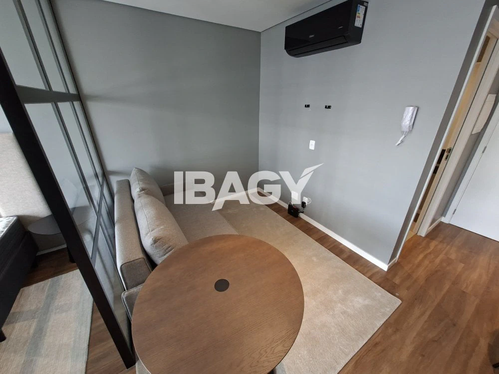 30 m² apartment with 1 bedroom and tall windows — photo 30