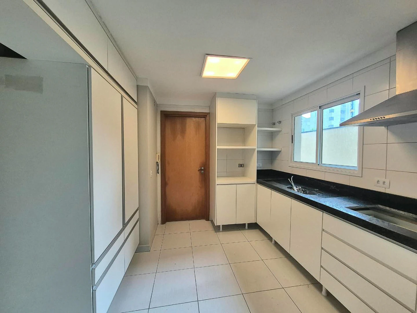 Apartment, 90 m², with wood or laminate floors — photo 18