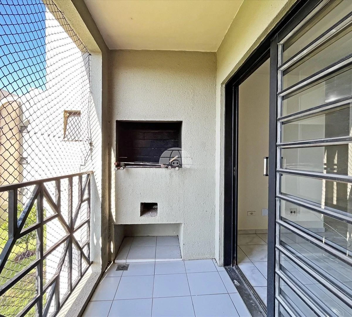 Balcony with a grill in a 3-bedroom apartment, 73 m²