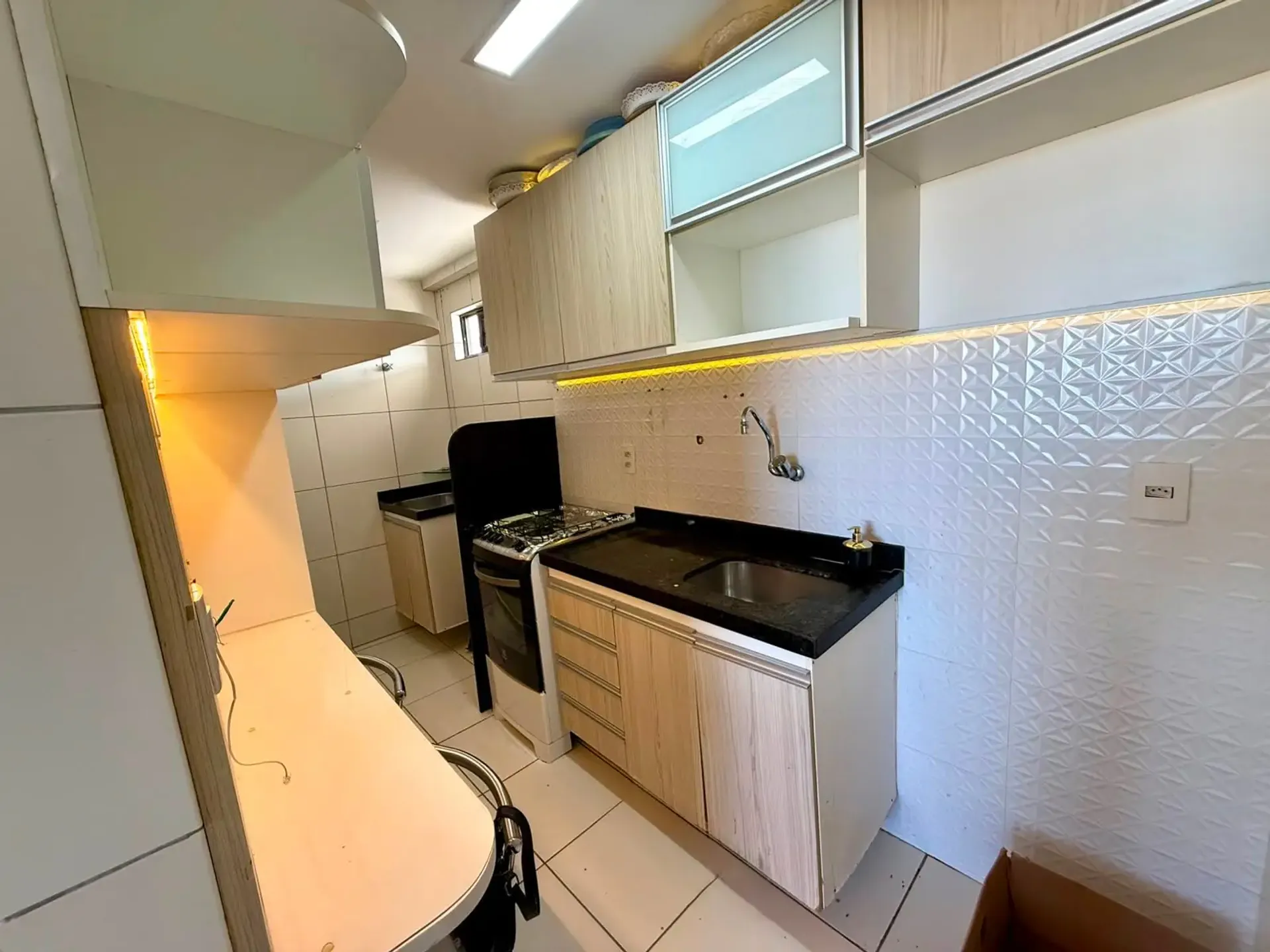 Apartamento sem mobília com 2 quartos e suíte