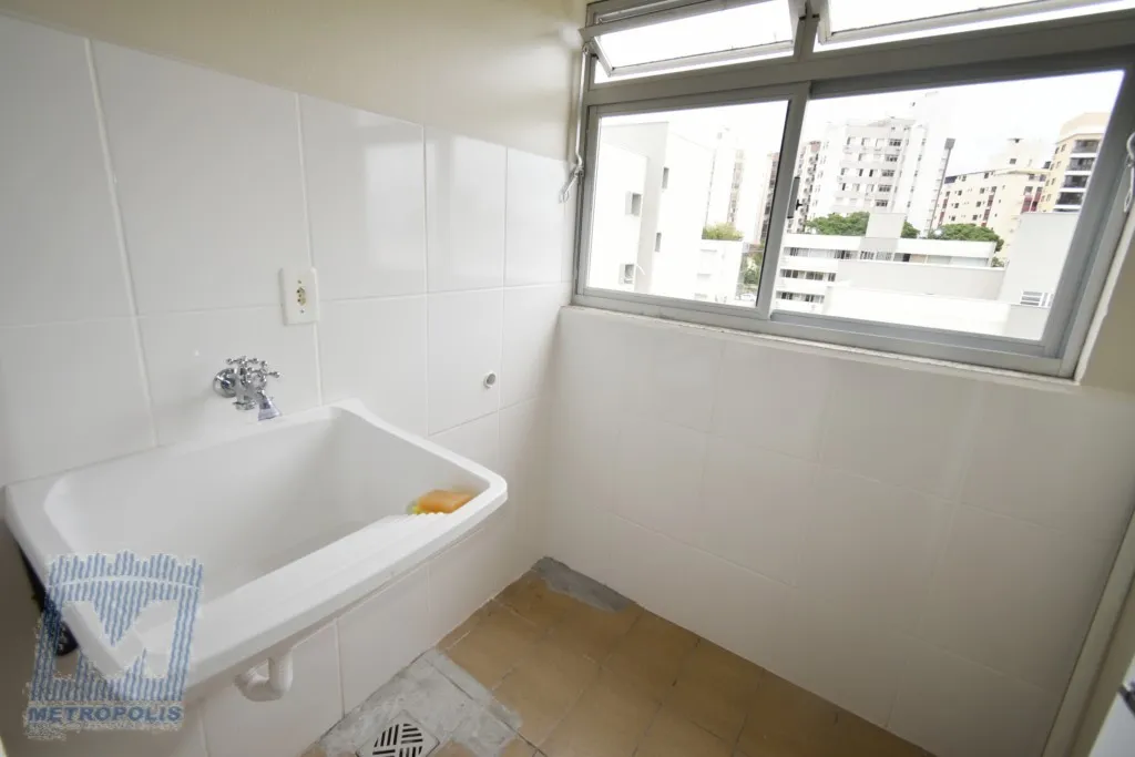 Wood or laminate floors in a 3-bedroom apartment, 69 m² — photo 14