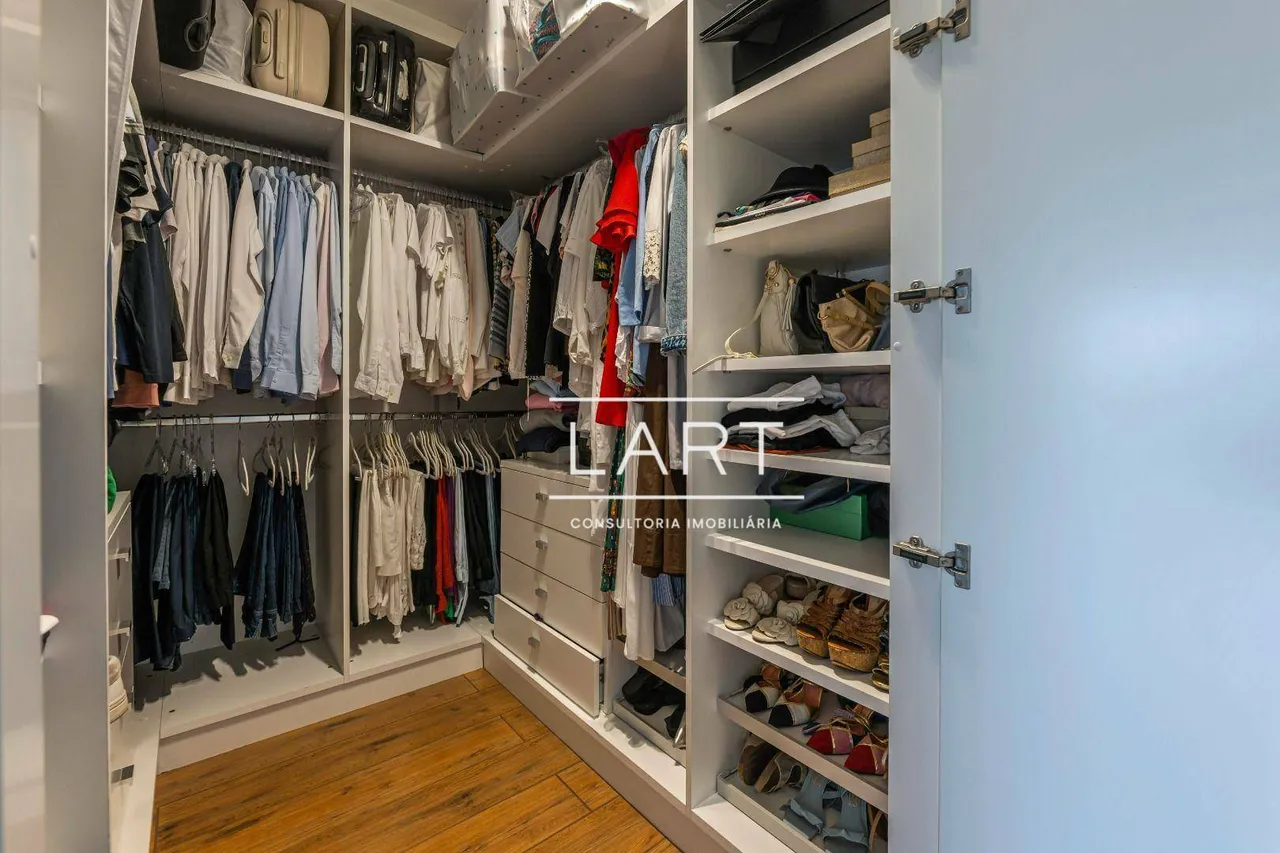4-bedroom apartment with gas open-plan kitchen and 233 m² — photo 9