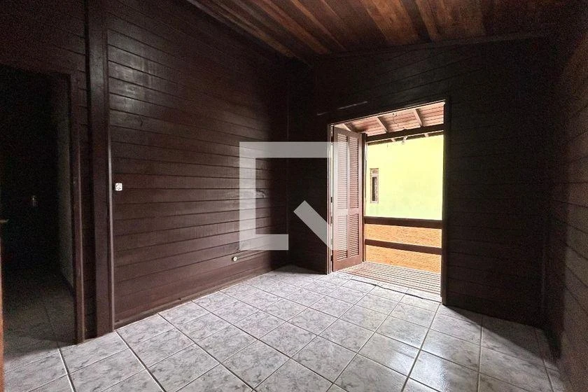 Balcony with a grill in a 3-bedroom house, 100 m² — photo 8