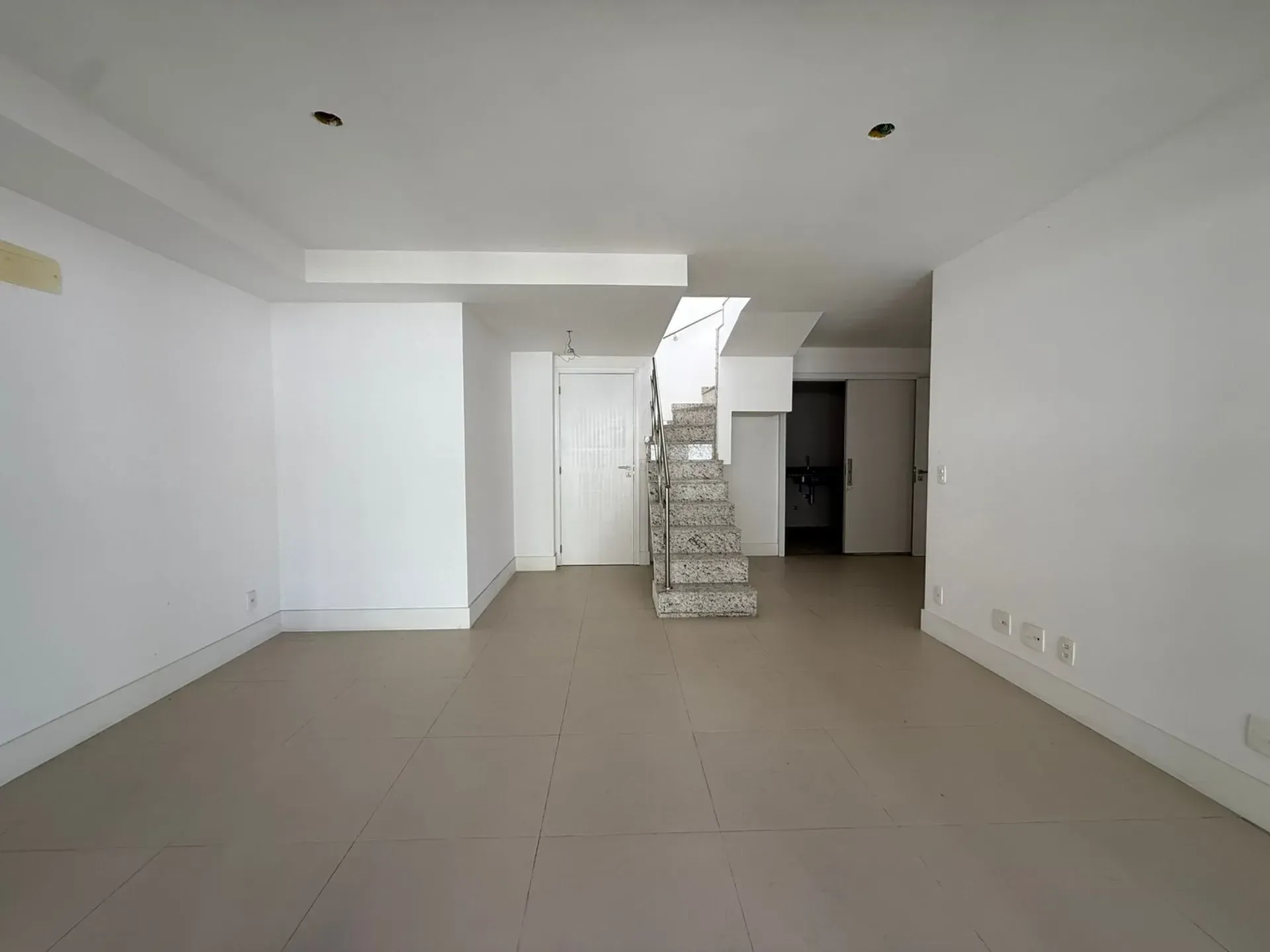 Apartment with balcony, 3 bedrooms and 2 parking spots — photo 10