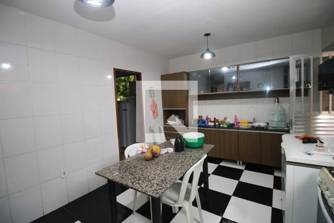 Casa mobiliada com 3 quartos, 1 banheiro e jardim privativo — photo 16